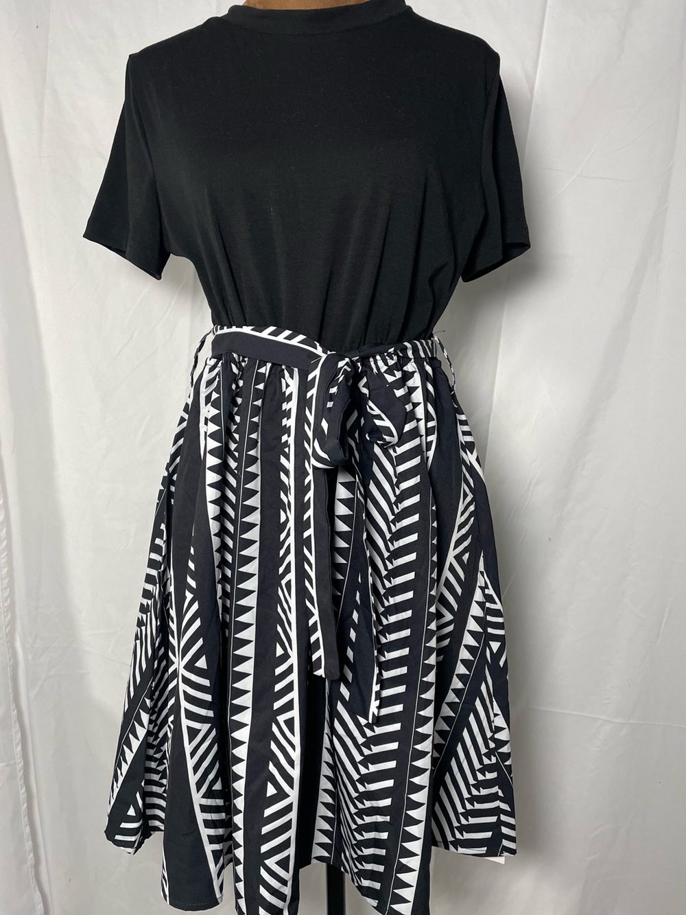 Cupshe Black & White Geometric Short Sleeve Dress Size Large